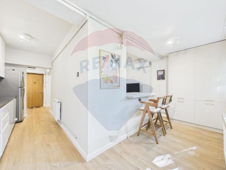 Apartament cu 2 camere semidecomandat, mobilat în Pajura