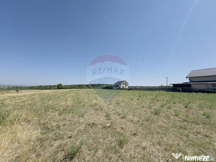 Teren de 2841 mp, în Apateu
