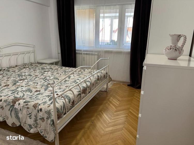 Apartament cu 4 camere decomandat în Lahovari