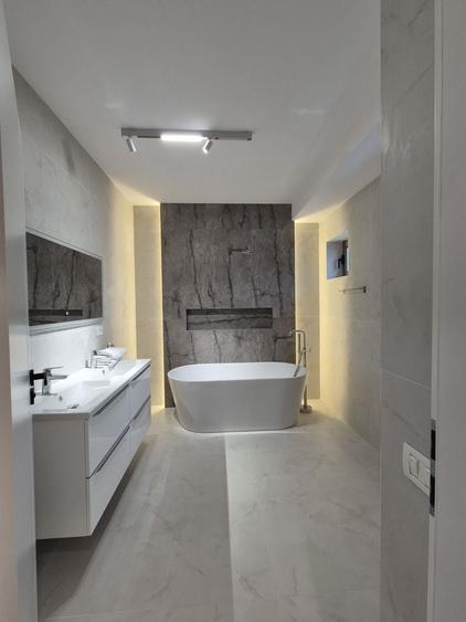 Duplex cu 12 camere cu Canalizare în Băneasa