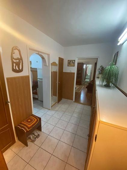 Apartament cu 2 camere semidecomandat în Cihei