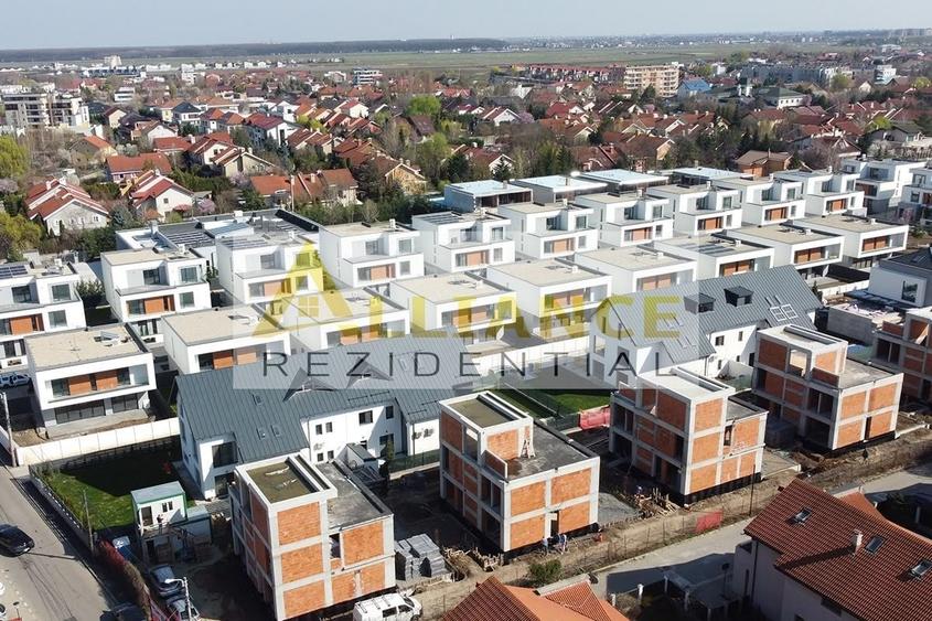 Casă individuală cu 5 camere cu Canalizare în Central