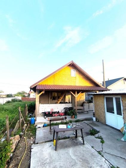 Casă cu 2 camere cu Teren 700 Mp în Poienarii Apostoli