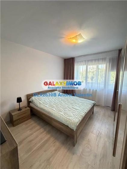 Apartament cu 3 camere semidecomandat în Berceni
