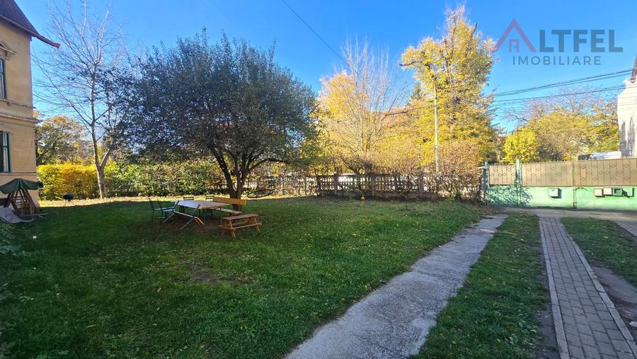 Apartament cu 3 camere semidecomandat în Central