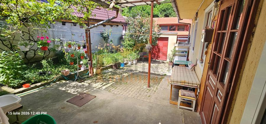 Casă individuală cu 5 camere cu Canalizare în Schei
