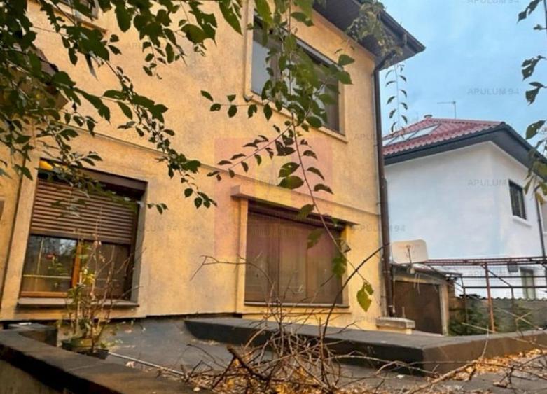 Casă cu 5 camere cu Teren 220 Mp în Drumul Sării