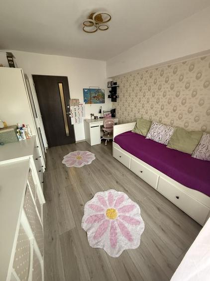 Apartament cu 2 camere decomandat în Trocadero