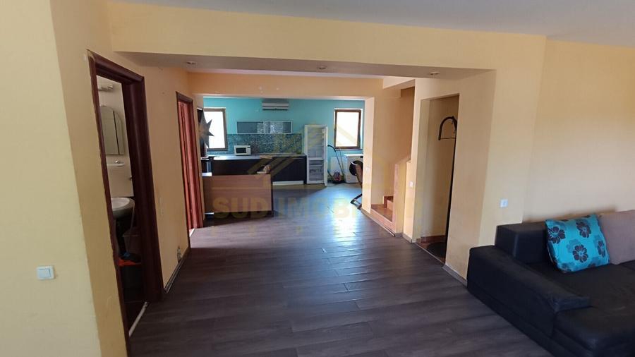 Casă individuală cu 6 camere cu Canalizare în Glina