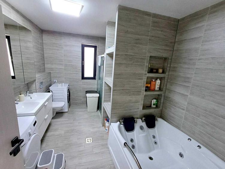 Casă cu 4 camere decomandat în Slătioara