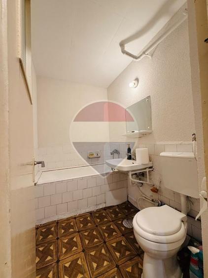 Apartament cu 2 camere semidecomandat, mobilat în Central