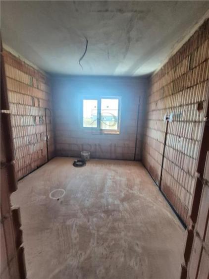 Duplex cu 4 camere cu Canalizare în Moșnița Nouă