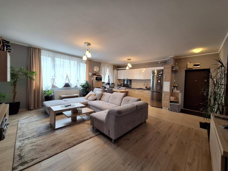 Apartament cu 3 camere, 74 mp, balcon, zona Eroilor - 2