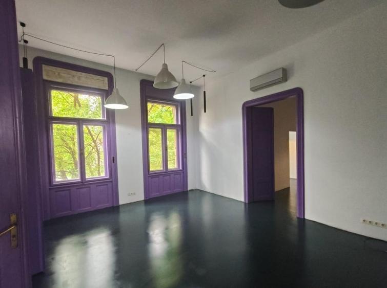 Apartament cu 5 camere semidecomandat în Sinaia