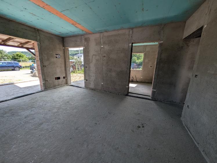 Casă individuală cu 4 camere cu Teren 350 Mp în Nord