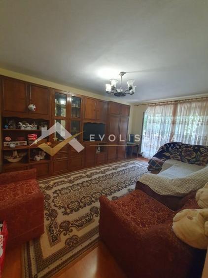 Apartament cu 3 camere decomandat, mobilat în Tractorul
