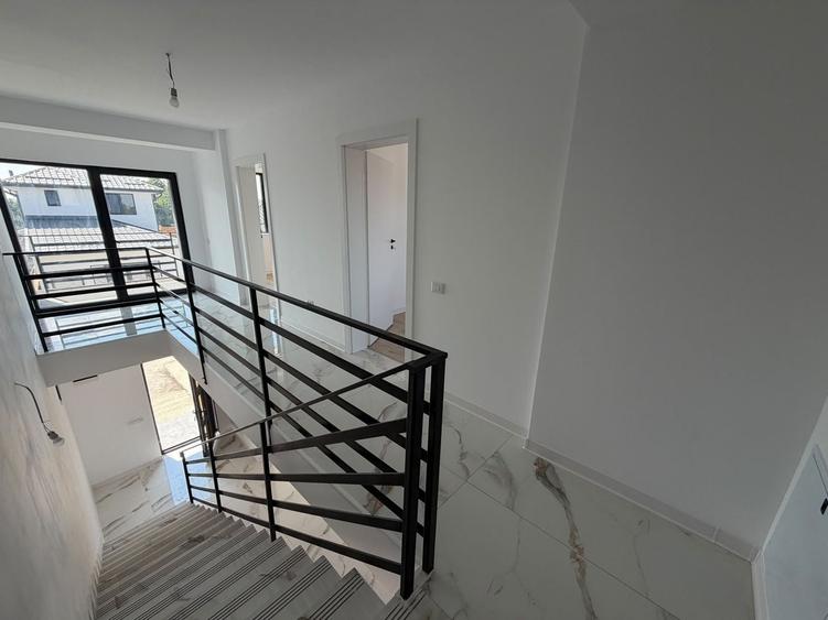 Casă individuală cu 3 camere cu Canalizare în Glina