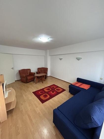 Apartament cu 3 camere decomandat în Obor