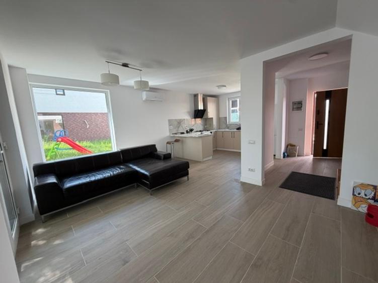 Duplex cu 4 camere cu Canalizare în Ferme