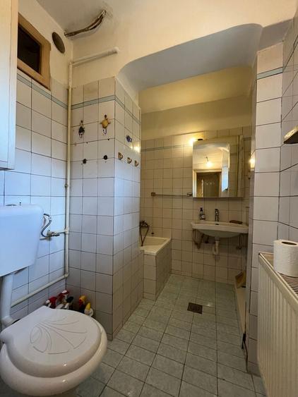 Apartament cu 3 camere semidecomandat, mobilat în Grivița