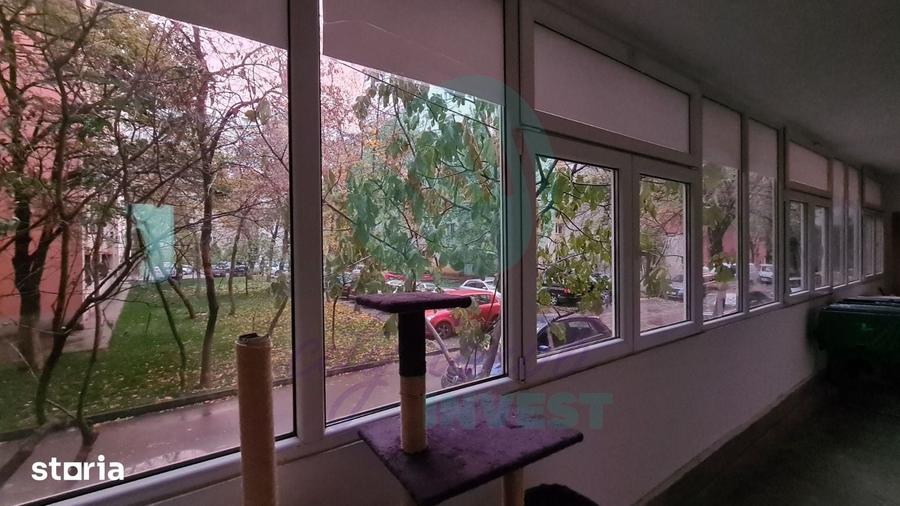 Apartament cu 3 camere semidecomandat în Obor