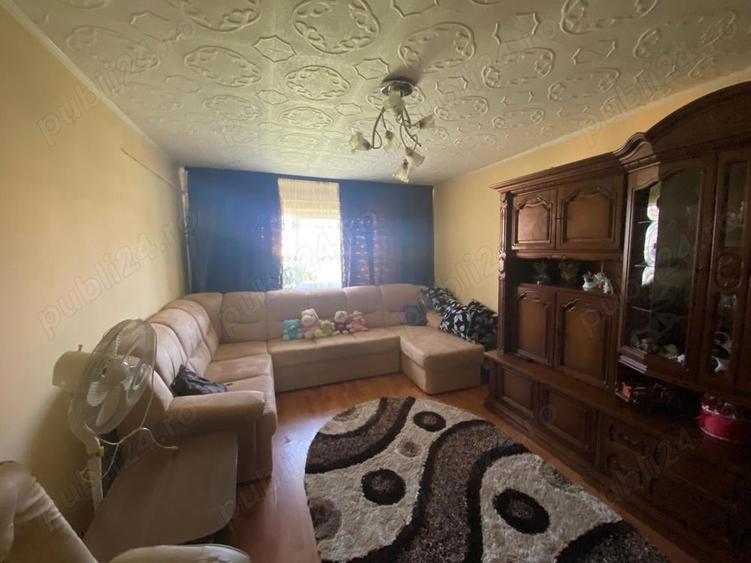 Apartament cu 2 camere decomandat în Motru