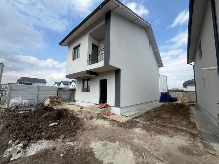 Casă individuală cu 4 camere cu Canalizare în Central