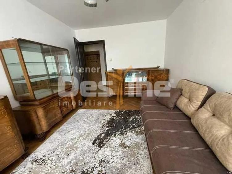 Apartament cu 3 camere decomandat în Astra