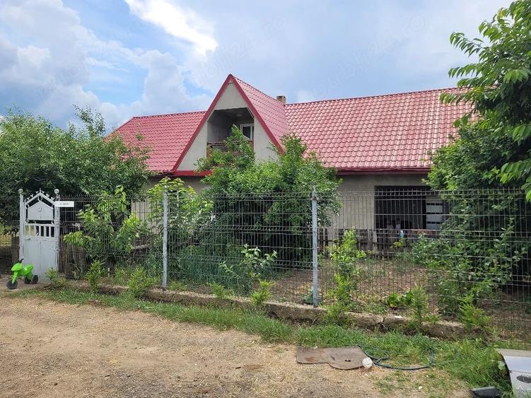 Casă cu Teren 1716 Mp în Breazu