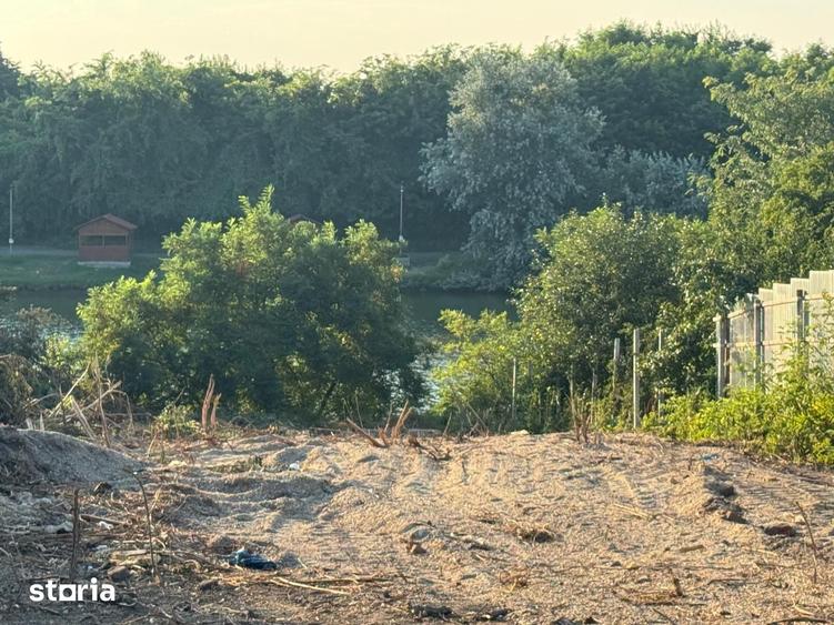 Teren de 1300 mp, în Găneasa
