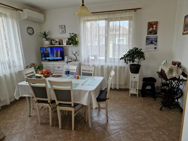 Casă individuală cu 4 camere cu Canalizare în Moșnița Veche