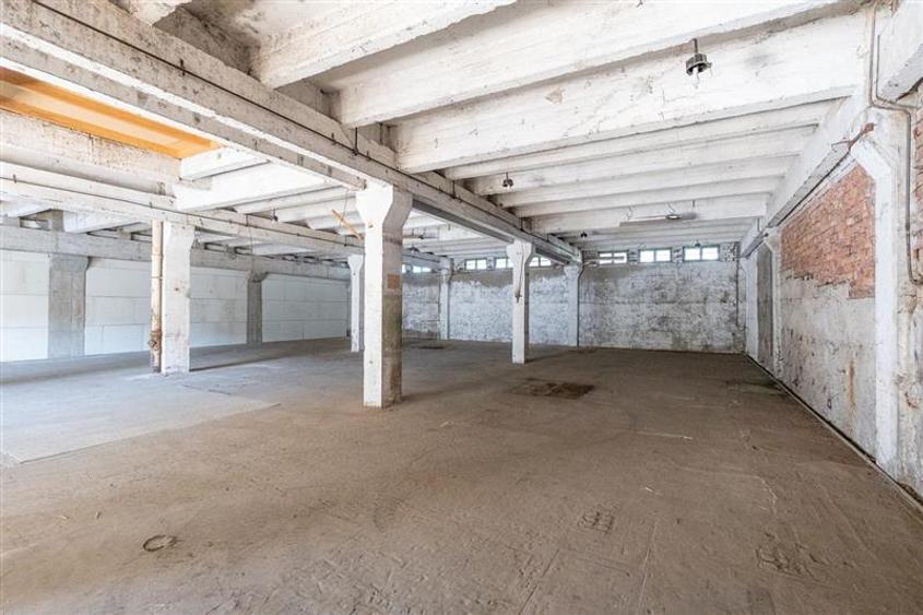 Spațiu comercial, de 2,920 mp, în Periferie