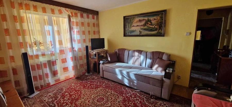 Apartament cu 3 camere semidecomandat în Central