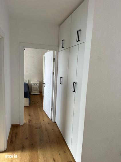 Apartament cu 4 camere decomandat, mobilat în Europa