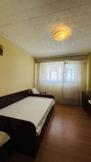 Apartament cu 3 camere decomandat în