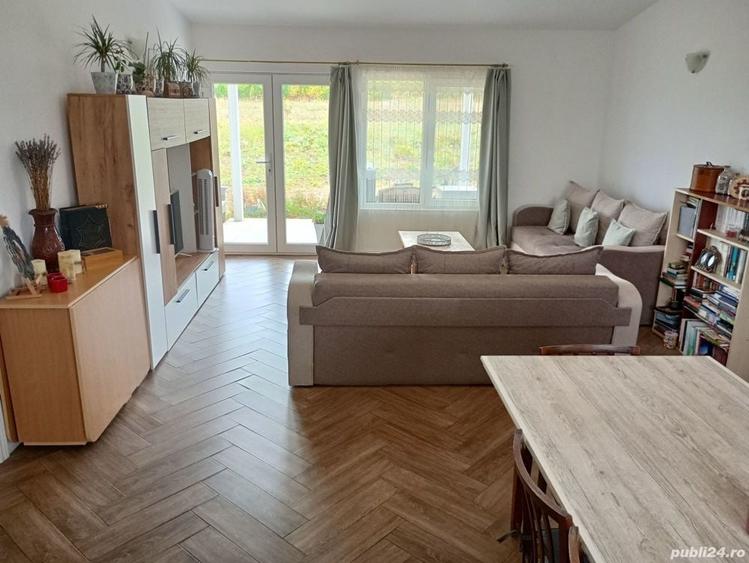 Casă cu 6 camere cu Teren 1200 Mp în Siminoc
