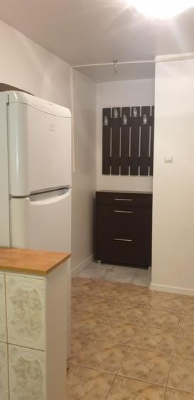 Inchiriez apartament 3 camere - 6