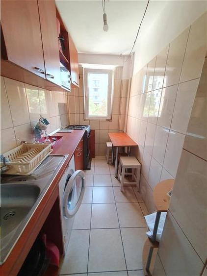 Apartament cu 2 camere decomandat, mobilat în Tei