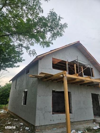 Casă cu 4 camere cu Teren 180 Mp în Vernești