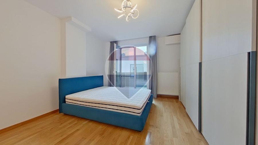 Apartament cu 3 camere semidecomandat, mobilat în Central