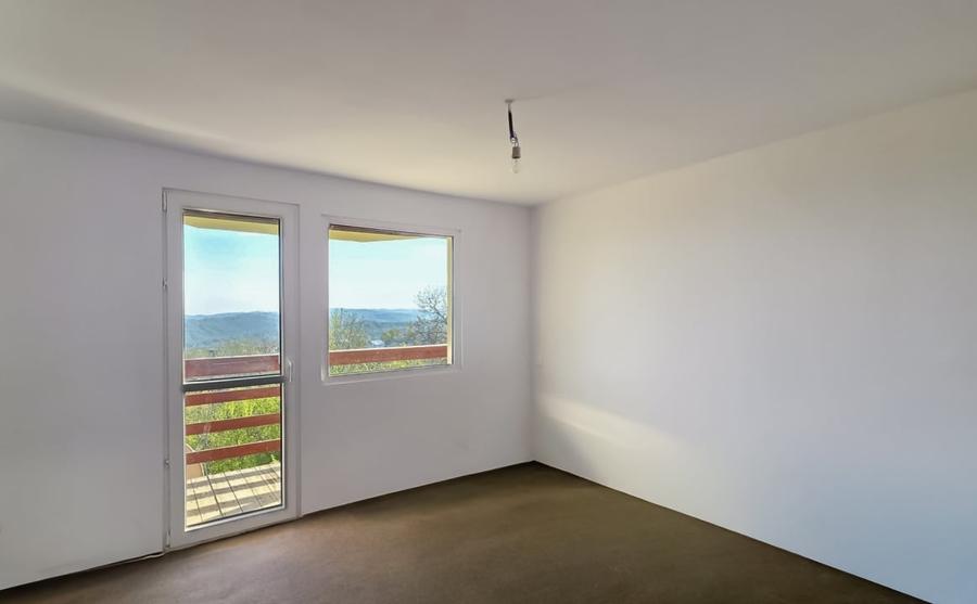 Casă individuală cu 5 camere cu Teren 3291 Mp în Comarnic