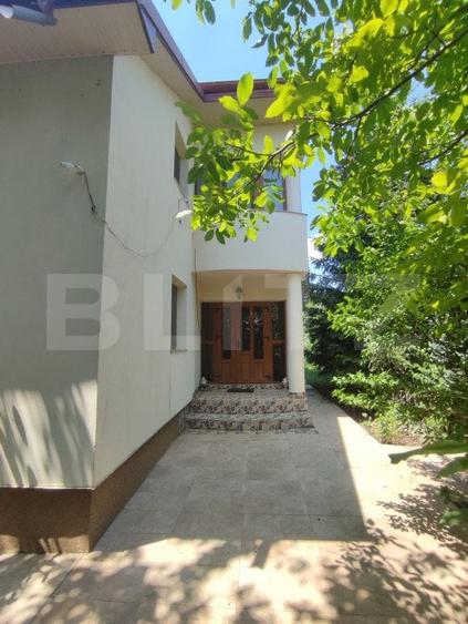 Casă individuală cu 8 camere cu Canalizare în Cătămărești-Deal