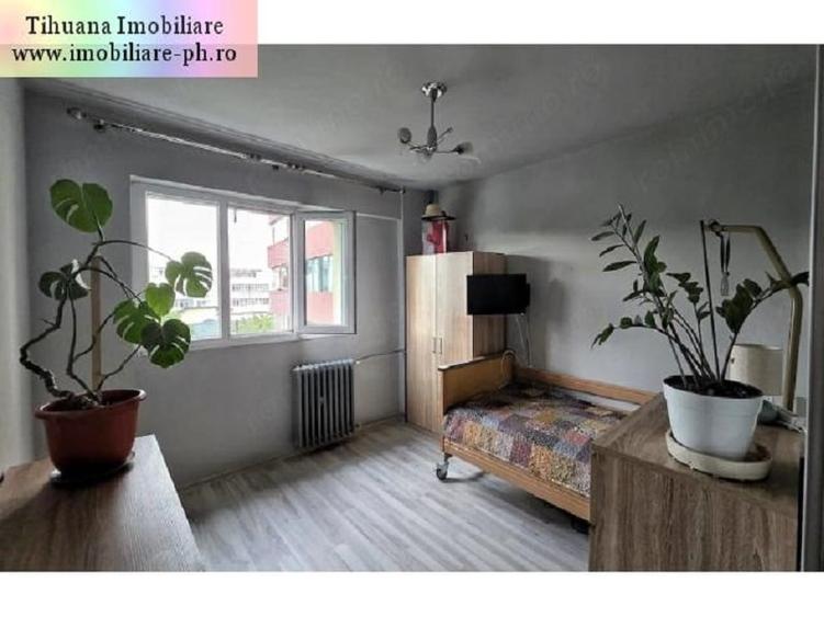 Apartament cu 3 camere decomandat în Republicii