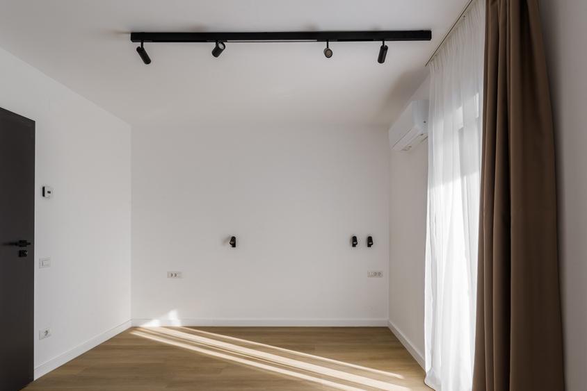 Apartament cu 3 camere decomandat, mobilat în P-ța Victoriei
