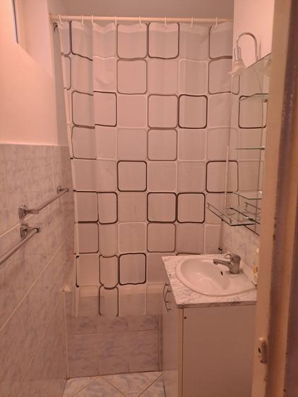 Apartament cu 3 camere semidecomandat în Dacia