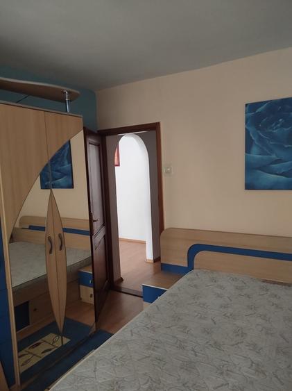 Apartament cu 3 camere semidecomandat în Titan