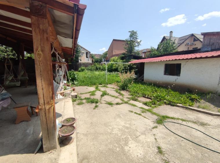 Casă cu 3 camere cu Teren 579 Mp în Florilor