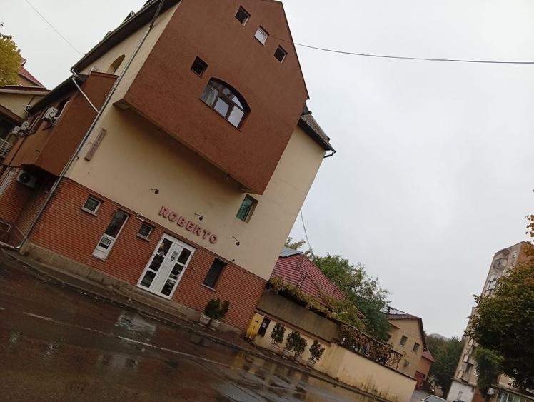 Apartament cu 3 camere decomandat în Confecții