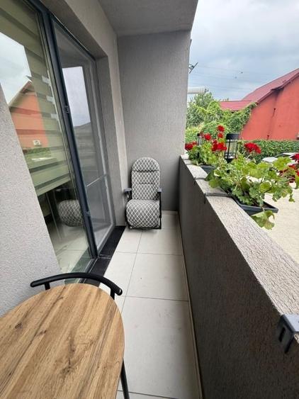 Apartament cu 3 camere decomandat, mobilat în Valea Adâncă