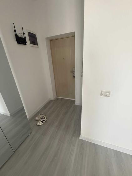 Apartament cu 3 camere semidecomandat în Moșnița Nouă